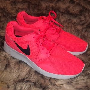 Nike Tanjun Size 8 Like New